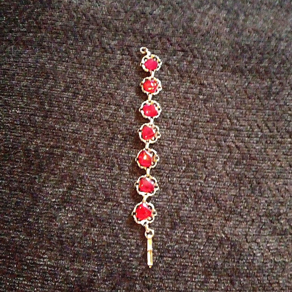 Vtg garnet looking stones bracelet